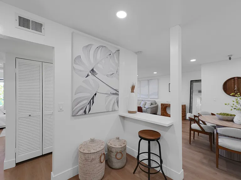 2111 Latham St #307 — Photo 32