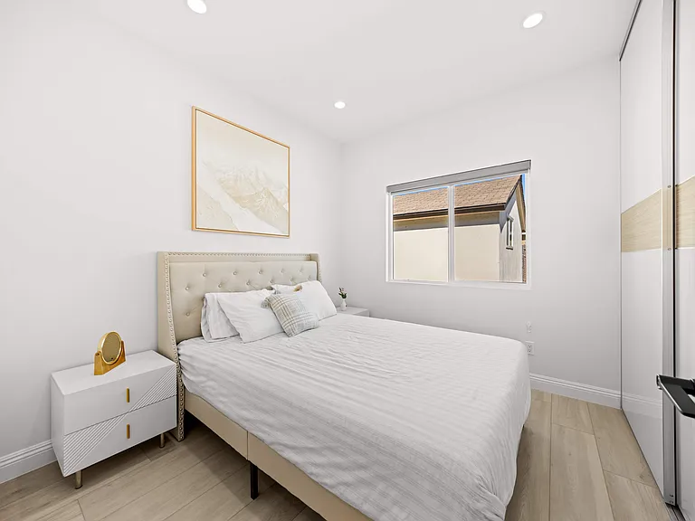 422 Roosevelt Ave — Photo 9