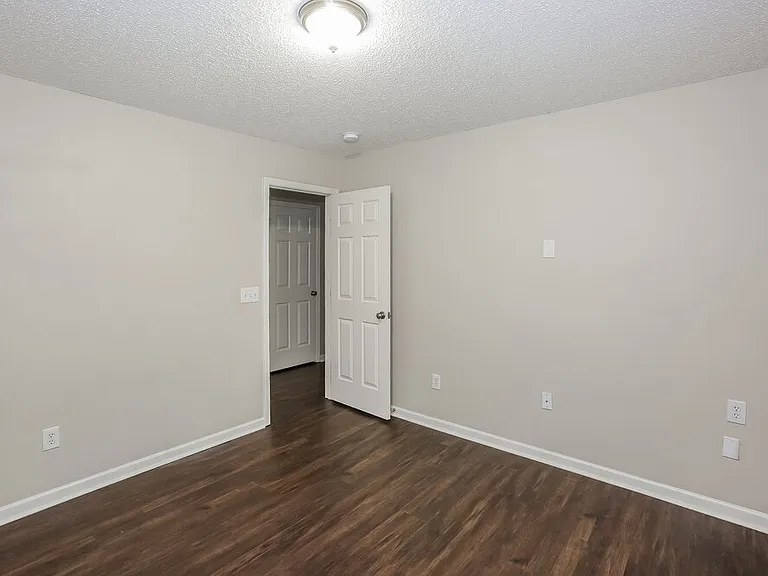 3913 Edgeview Dr — Photo 13