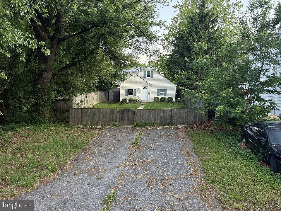 1st image of 215 Sycamore Rd