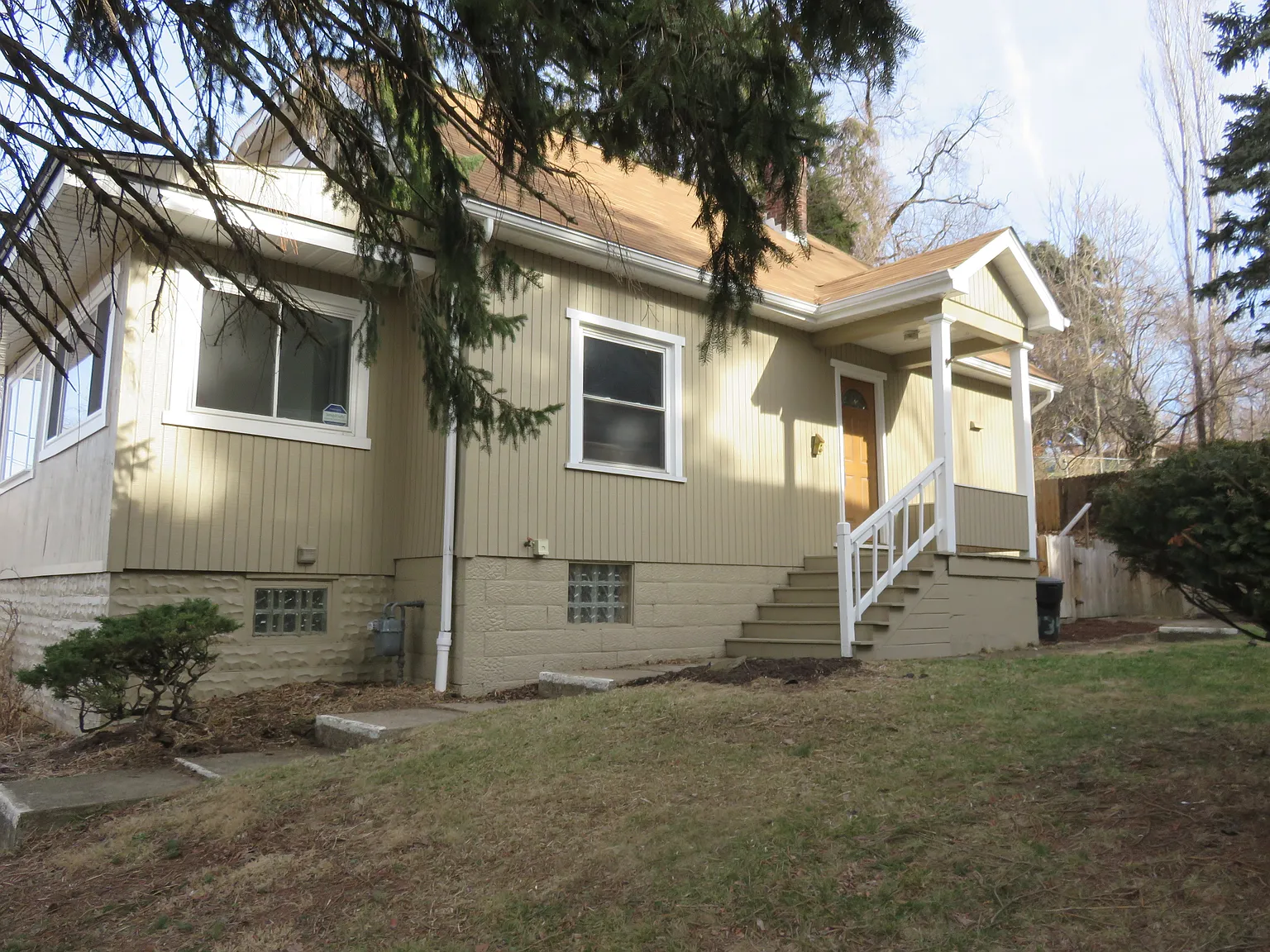 434 Roosevelt Ave photo 1