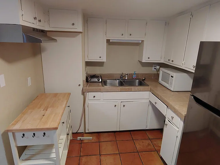 2304 E Helen St #2 — Photo 3