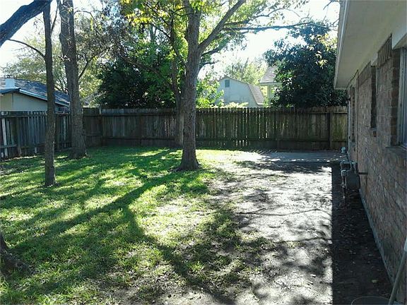 Good size back yard and several rose bush's were just planted for your enjoyment