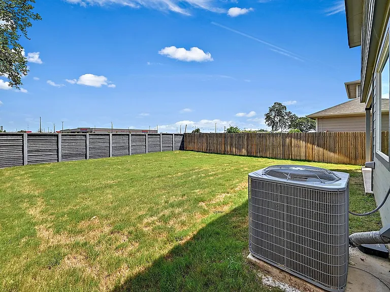 109 Cupreata Ln — Photo 31