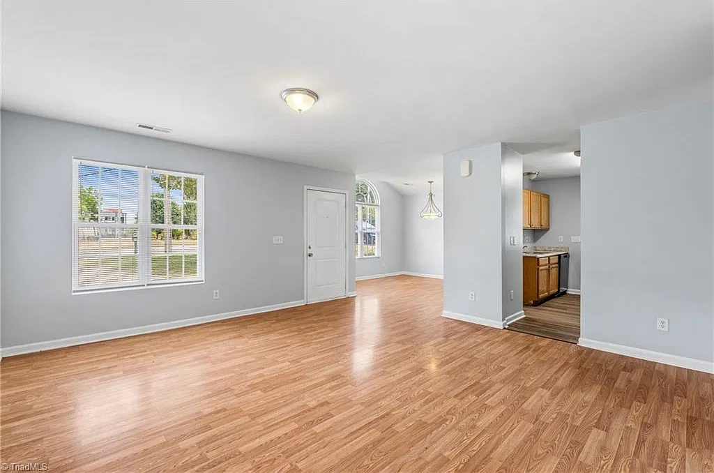 3 bed, 2.0 bath, $1,700 — Photo 4