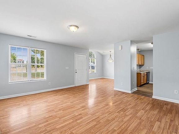 5th image of 405 N Dudley St
