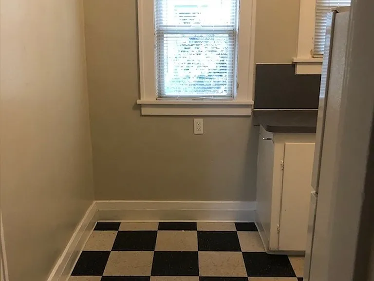 406 Summit Ave E — Photo 6