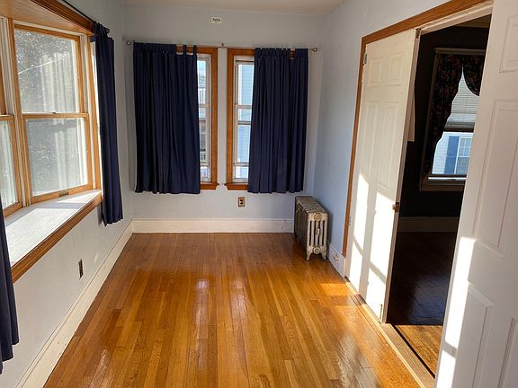4th image of 32 Atherton St