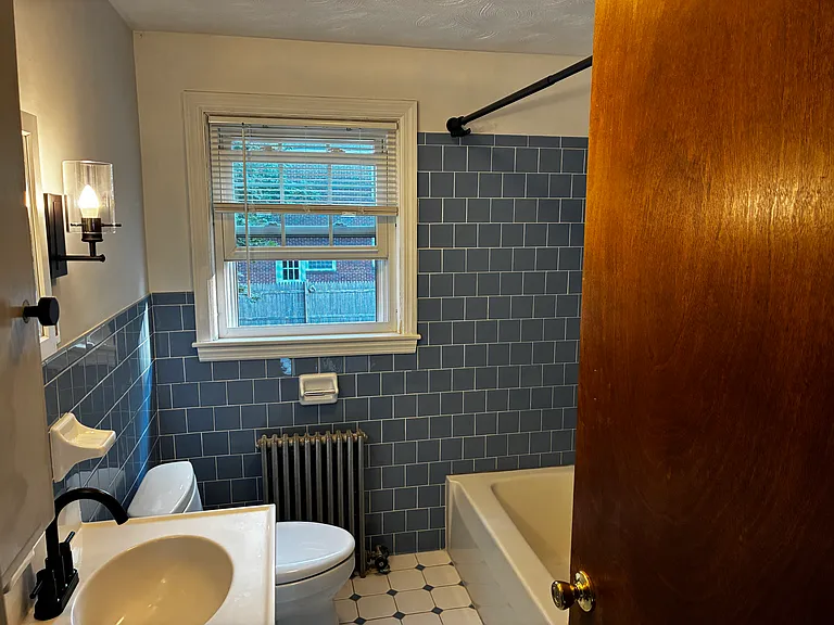 256-258 Lowden St #258 — Photo 15
