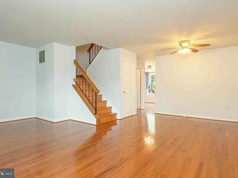 4683 Joanna Ct — Photo 3