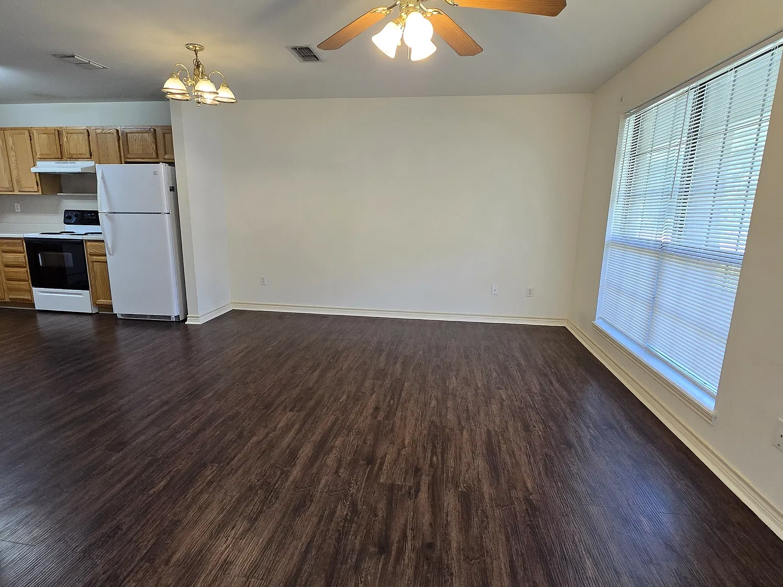 630 James St — Photo 3