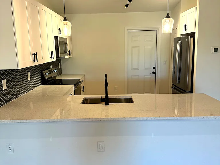 11138 Pendleton Ave — Photo 11