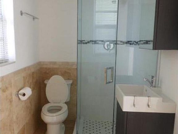 2nd image of 1985 Bay Dr APT 24