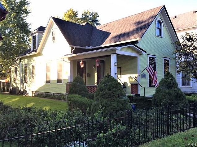 1st image of 216 Park Dr