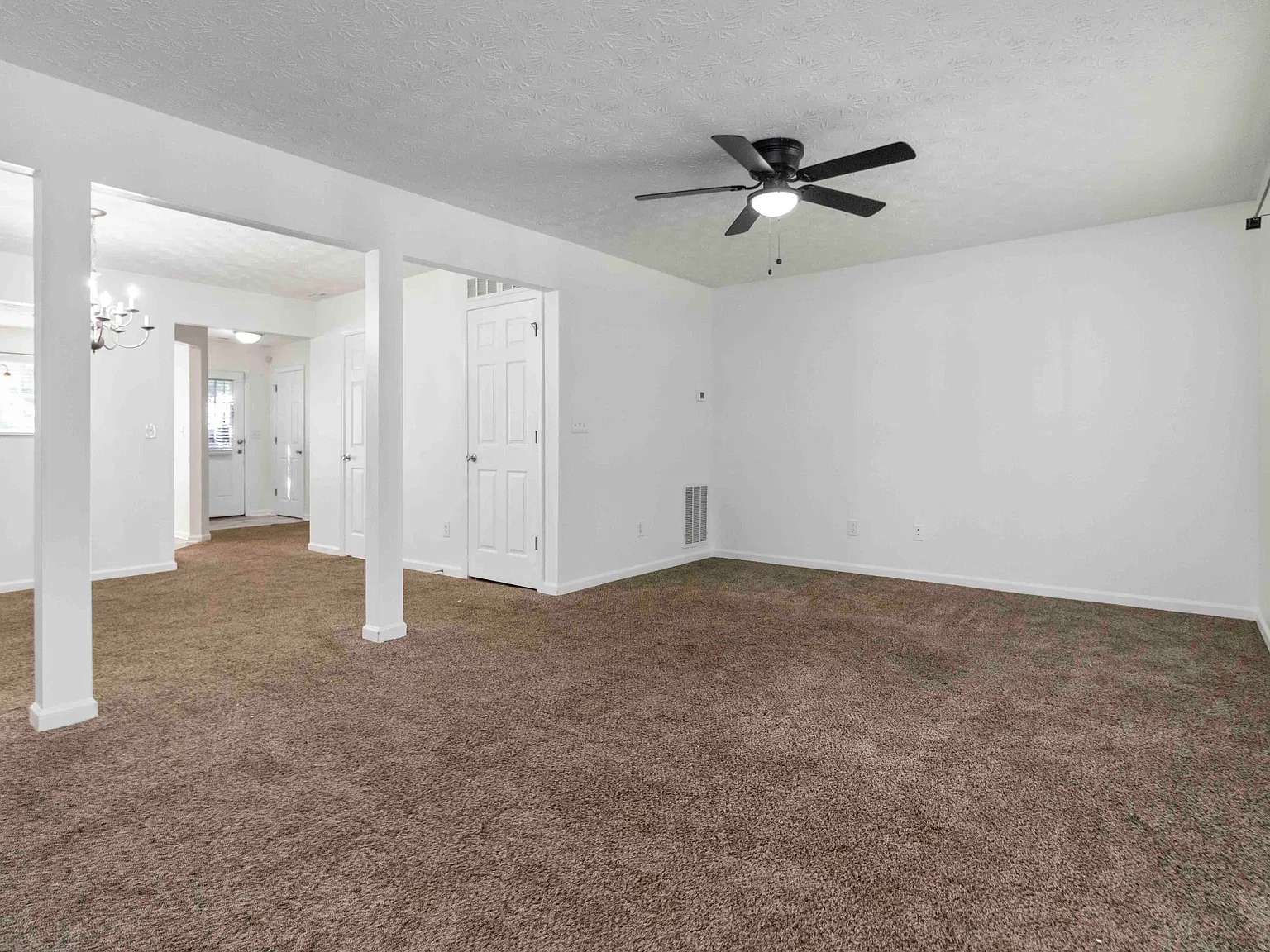 3 bed, 2.5 bath, 1424 sqft, $1,895 — Photo 2