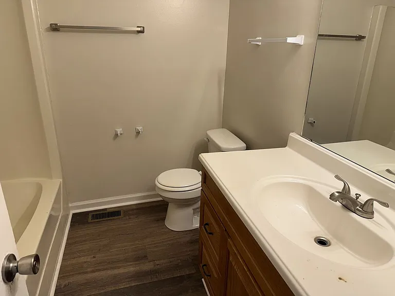 Pine Villa Town Houses — Photo 9