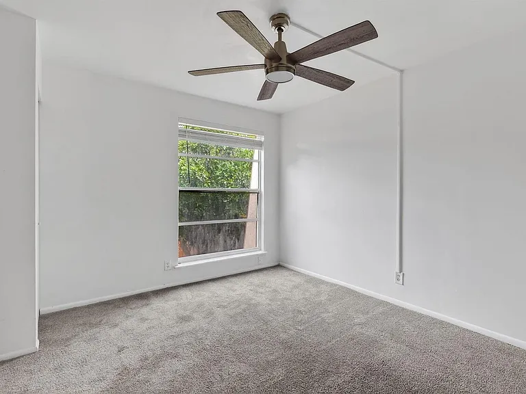 3502 Gardens East Dr #B — Photo 53