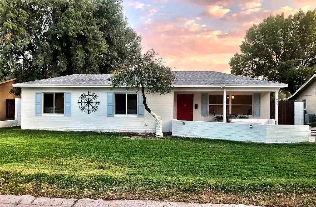 Building Photo - 1635 E Solano Dr