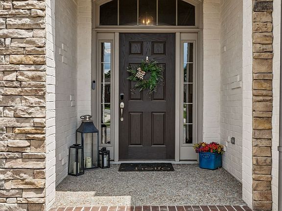 3rd image of 414 W Archer Way