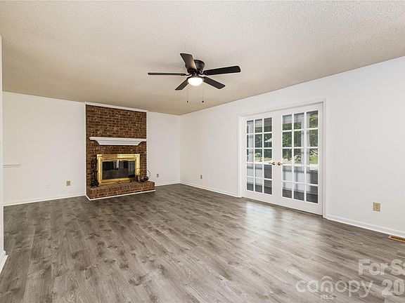 3rd image of 21014 Pine Ridge Dr