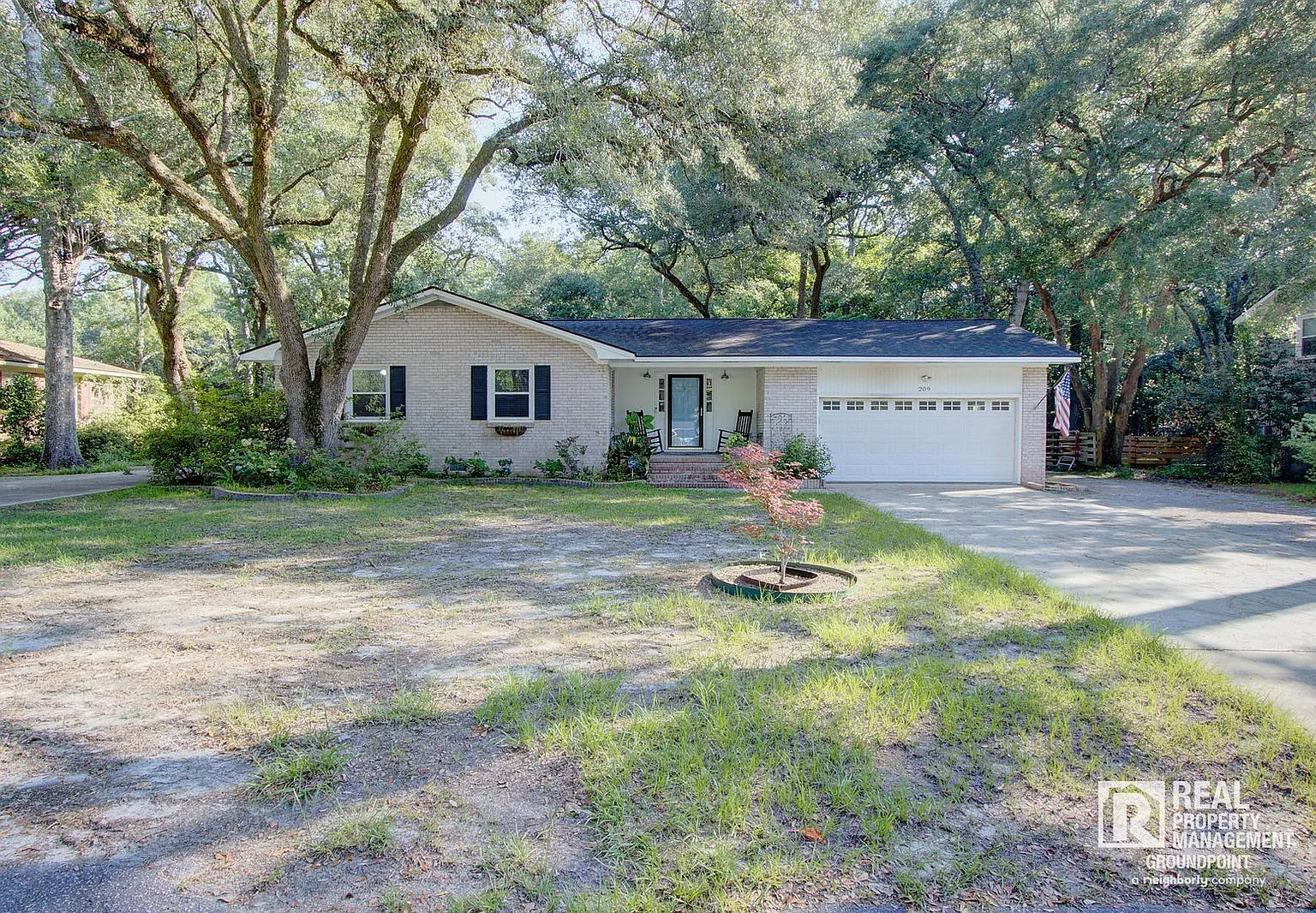 3 bed, 2.0 bath, 1300 sqft, $2,400 — Photo 1