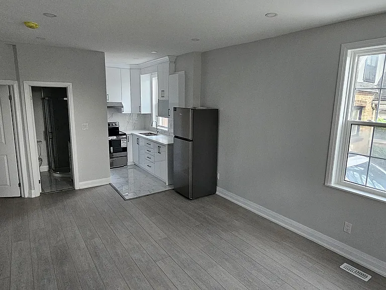Mainfloor kitchen & living room