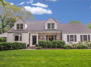 22 Braxmar Dr N, Harrison, NY 10528