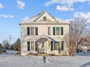 801 W 16th St, Vinton, IA 52349