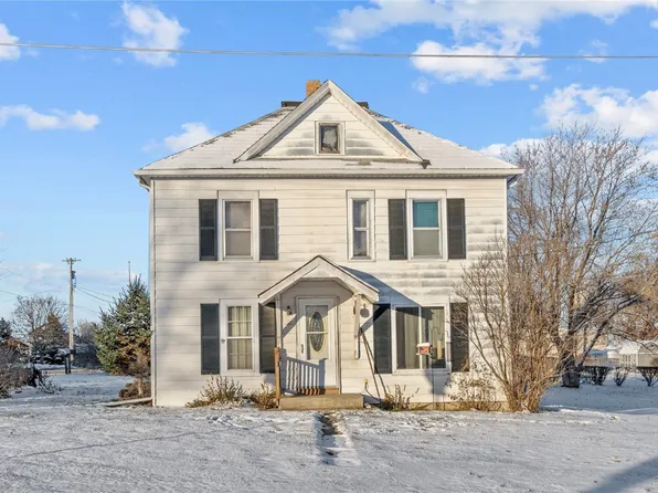 801 W 16th St, Vinton, IA 52349