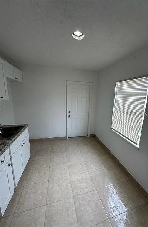 2 bed, 1.0 bath, 1323 sqft, $1,300 — Photo 4
