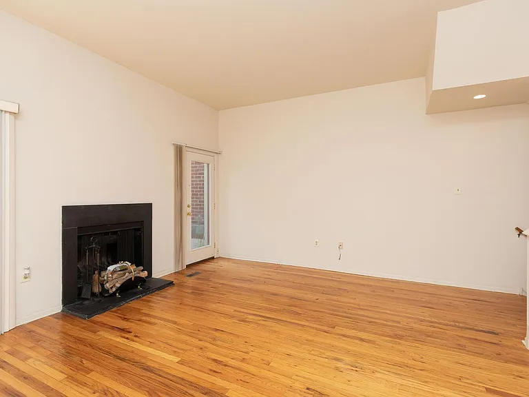 215 N 23rd St — Photo 7