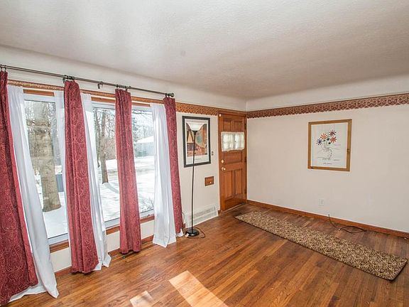 3rd image of 16213 Woodbrook Ave