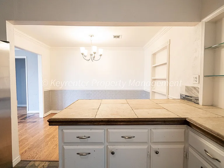 1622 W Britton Rd — Photo 13