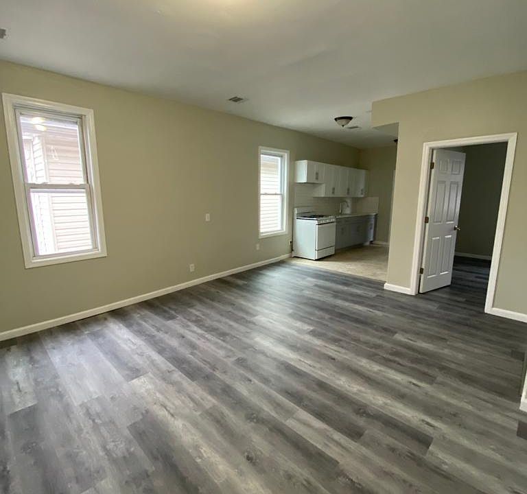 1st image of 142 Badger Ave #3