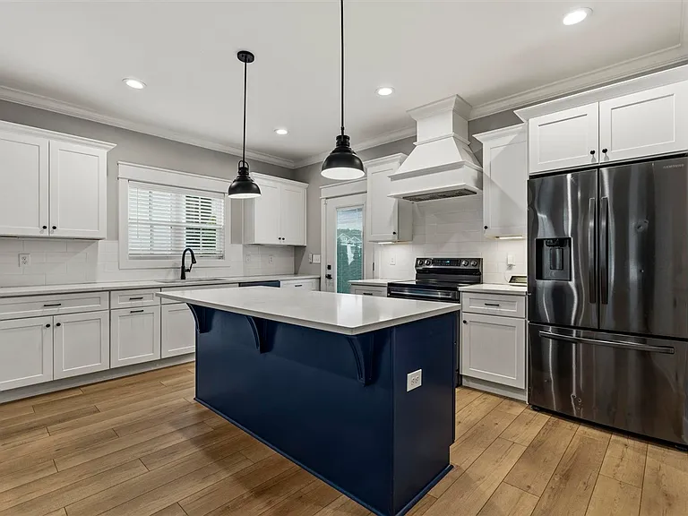 633 Village Way — Photo 6