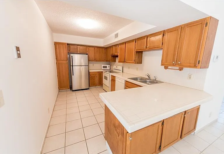 3150 Leewood Ter #L224 — Photo 2