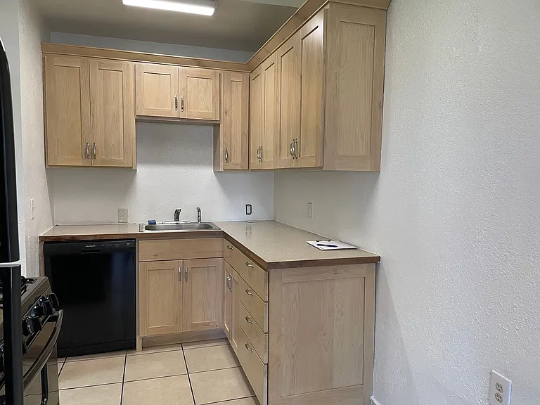 811 Dakota Ave — Photo 8