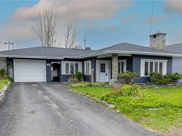 345 Front St, Grand Falls, NB E3Z 2S8