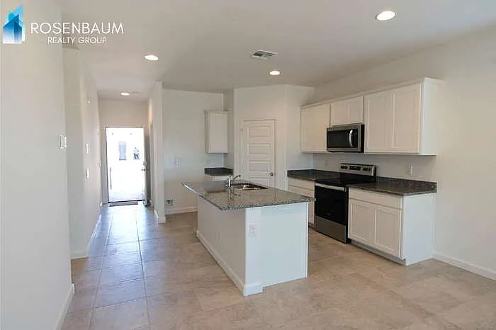 4 bed, 2.0 bath, 1787 sqft, $1,899 — Photo 2