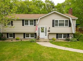 101 Captain Standish Dr, Abington, MA 02351