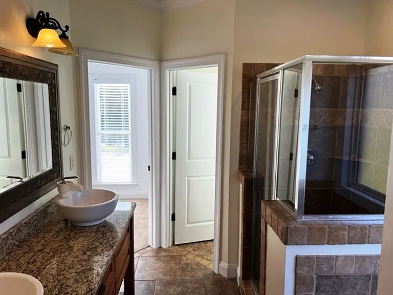 710 Valley St — Photo 11