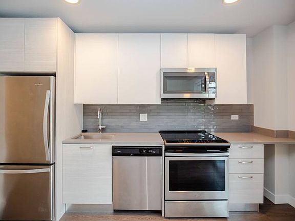 2nd image of 2407 W Eastwood Ave APT 211