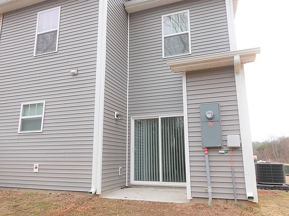 3rd image of 132 Creekland Way