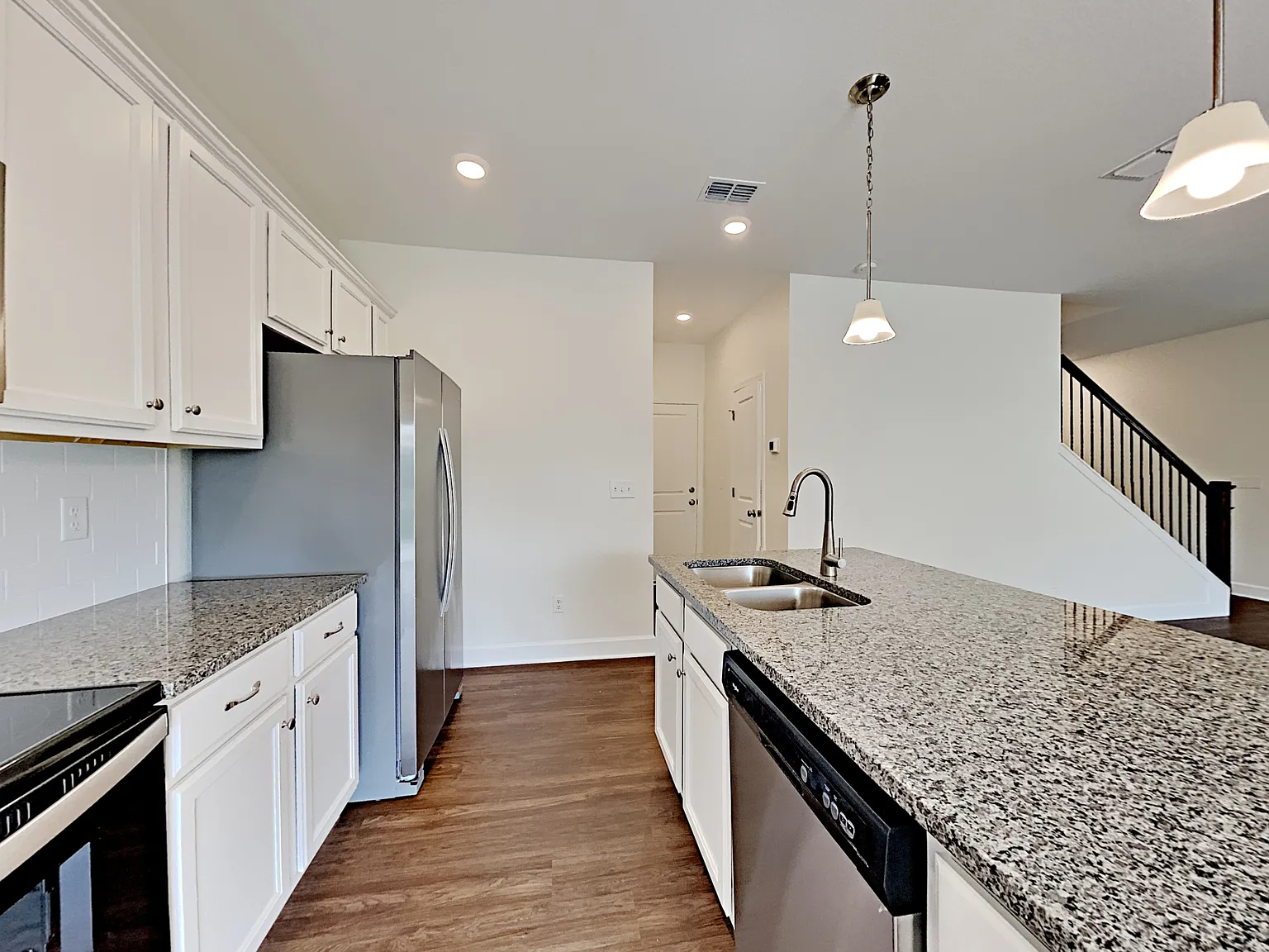 4 bed, 2.5 bath, 1886 sqft, $2,165 — Photo 3