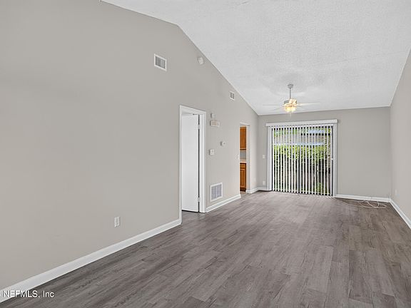 4th image of 2715 TROLLIE Lane