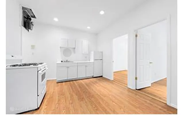 Rented by Douglas Elliman | media 29