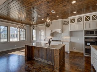 1464 NW 90th St, Clive, IA 50325