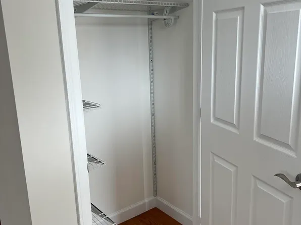 33 Carlton St S, Edison, NJ 08837