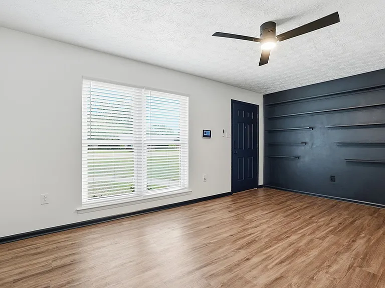 703 Pineview Ct — Photo 7