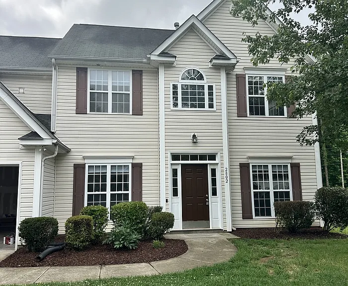 2802 Oakdale Pasture Dr — Photo 1